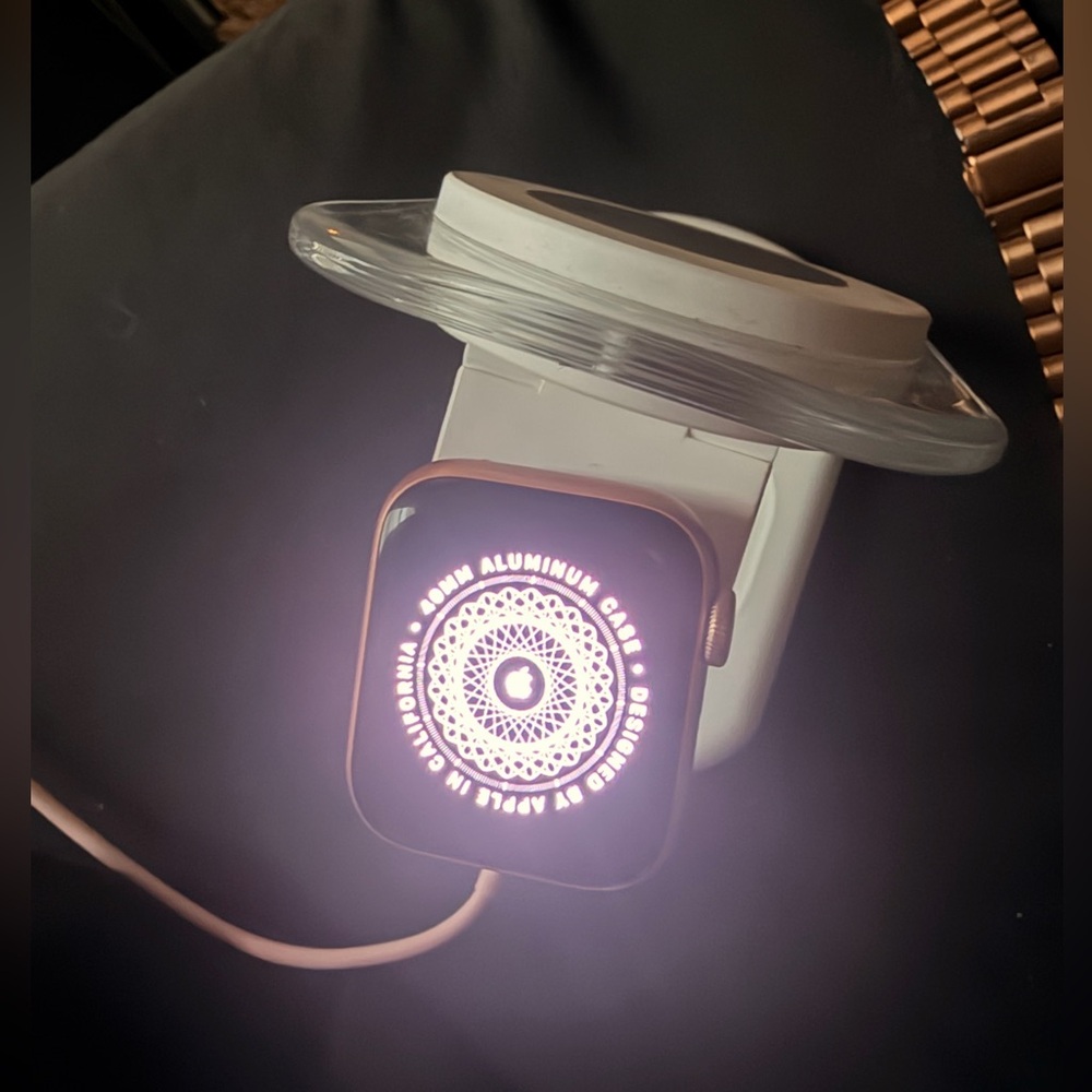 APPLE WATCH SE 40mm Rose Gold - Picture 2 of 11